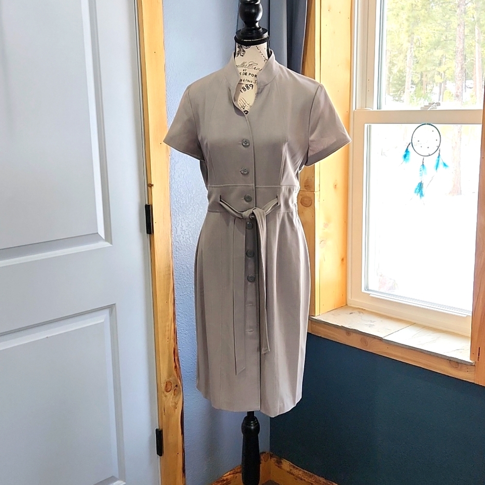 Perceptions New York full front button dress size 8